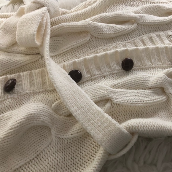 Forever 21 ❄️ Cable Knit Belted Sweater Vest - Picture 6 of 8